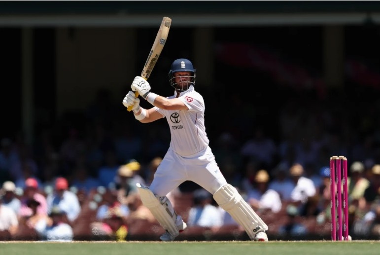 Australia Finishes Up, England Begins on Shaky Ground Australia Finishes Up, England Begins on Shaky Ground