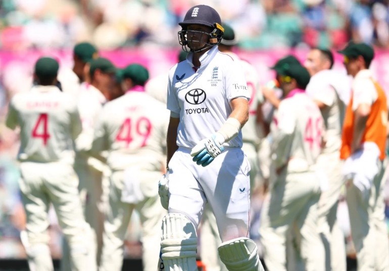 Australia Seeks Early Breakthrough, England Holds Firm Australia Seeks Early Breakthrough, England Holds Firm